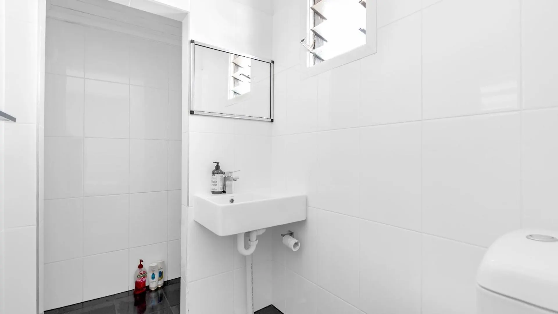 6 Bedroom 3 Bathroom Apartment Cairns Central