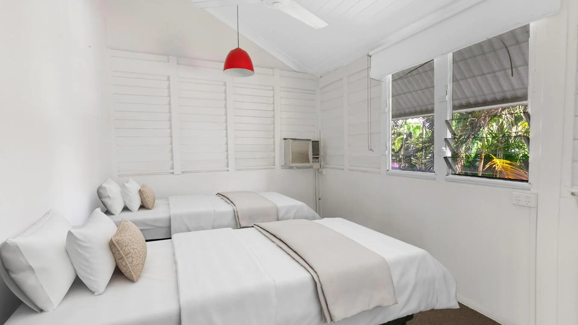 6 Bedroom 3 Bathroom Apartment Cairns Central 0*,